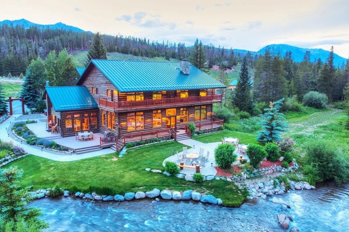 Top 14 Airbnb hotels in Colorado, from a retro trailer in the red rocks and a rural mountain idyll to a luxurious Gatsby-inspired estate