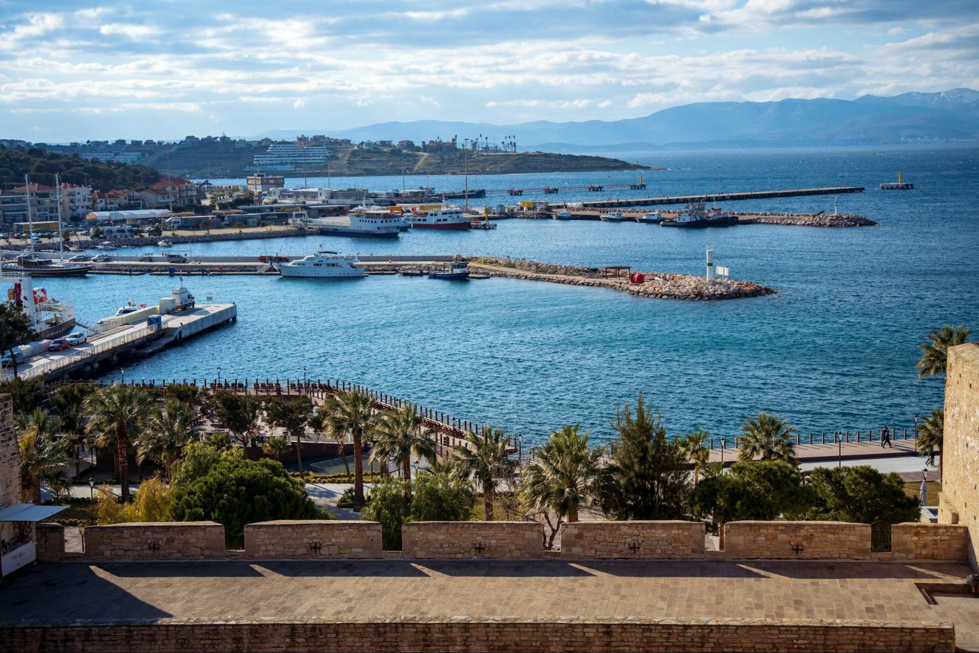View of Izmir’s coastline and marina with boats docked along the Aegean Sea