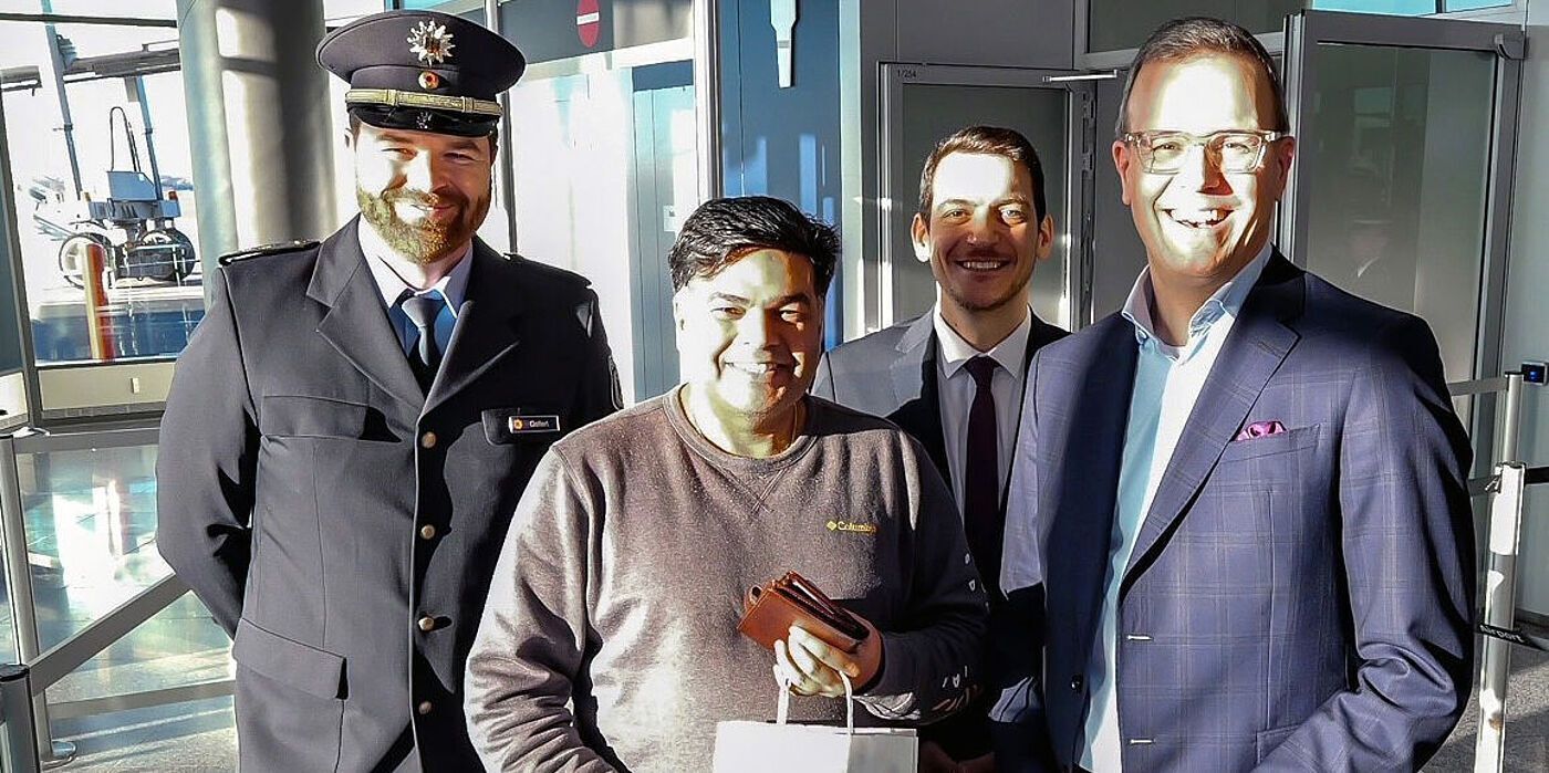 First passenger at Hannover Airport welcomed after completing new EES border process