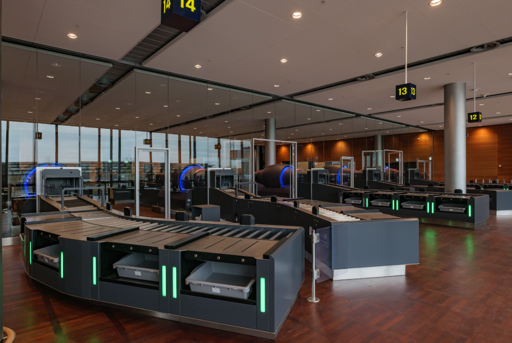 New automated security screening lanes with CT scanners at Copenhagen Airport