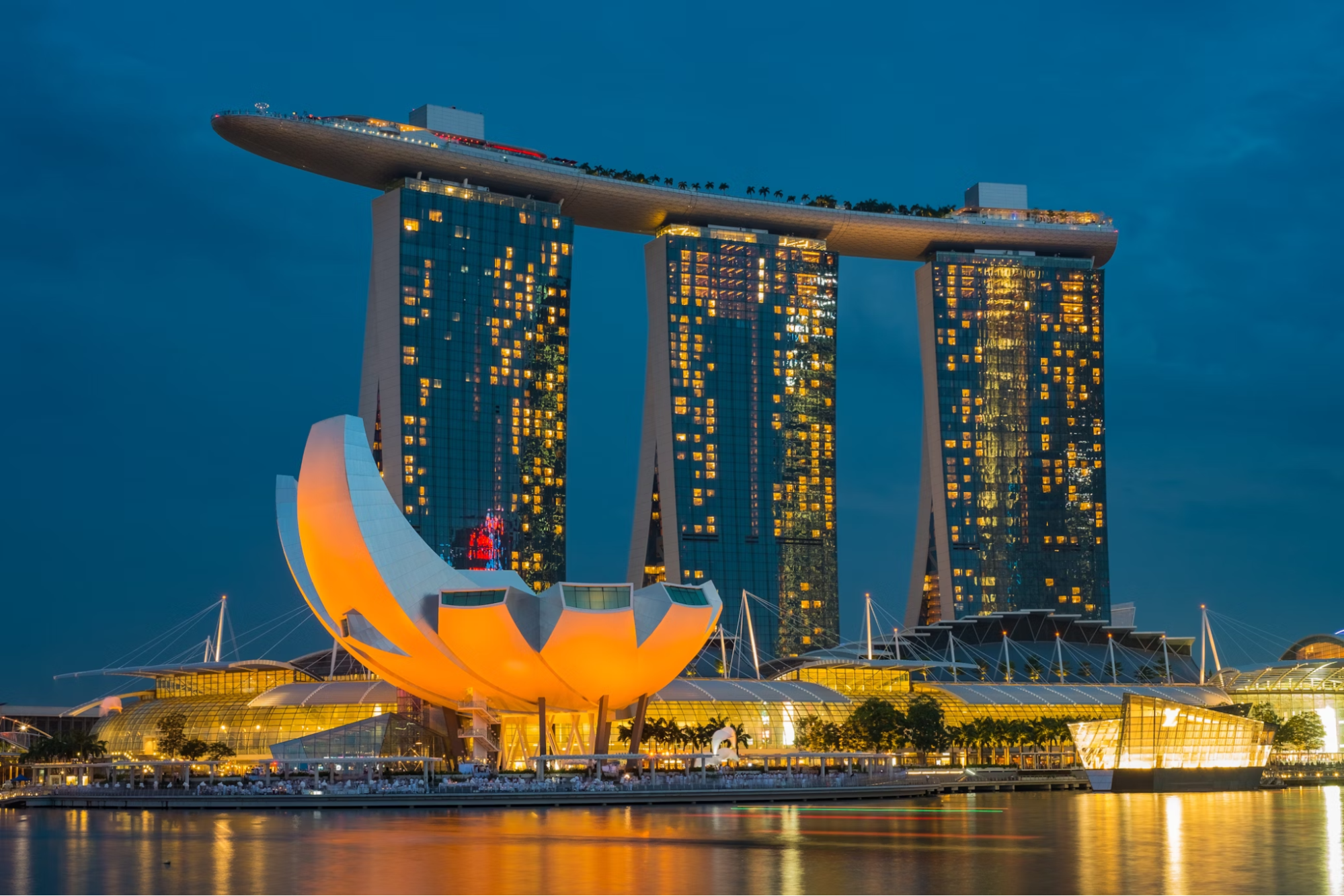 Marina Bay Sands and ArtScience Museum illuminated at night in Singapore