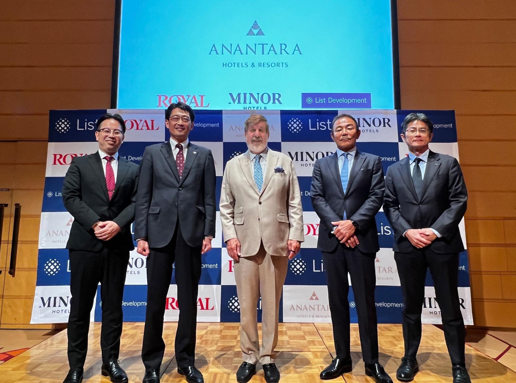 Executives at the signing ceremony for Anantara Karuizawa Retreat