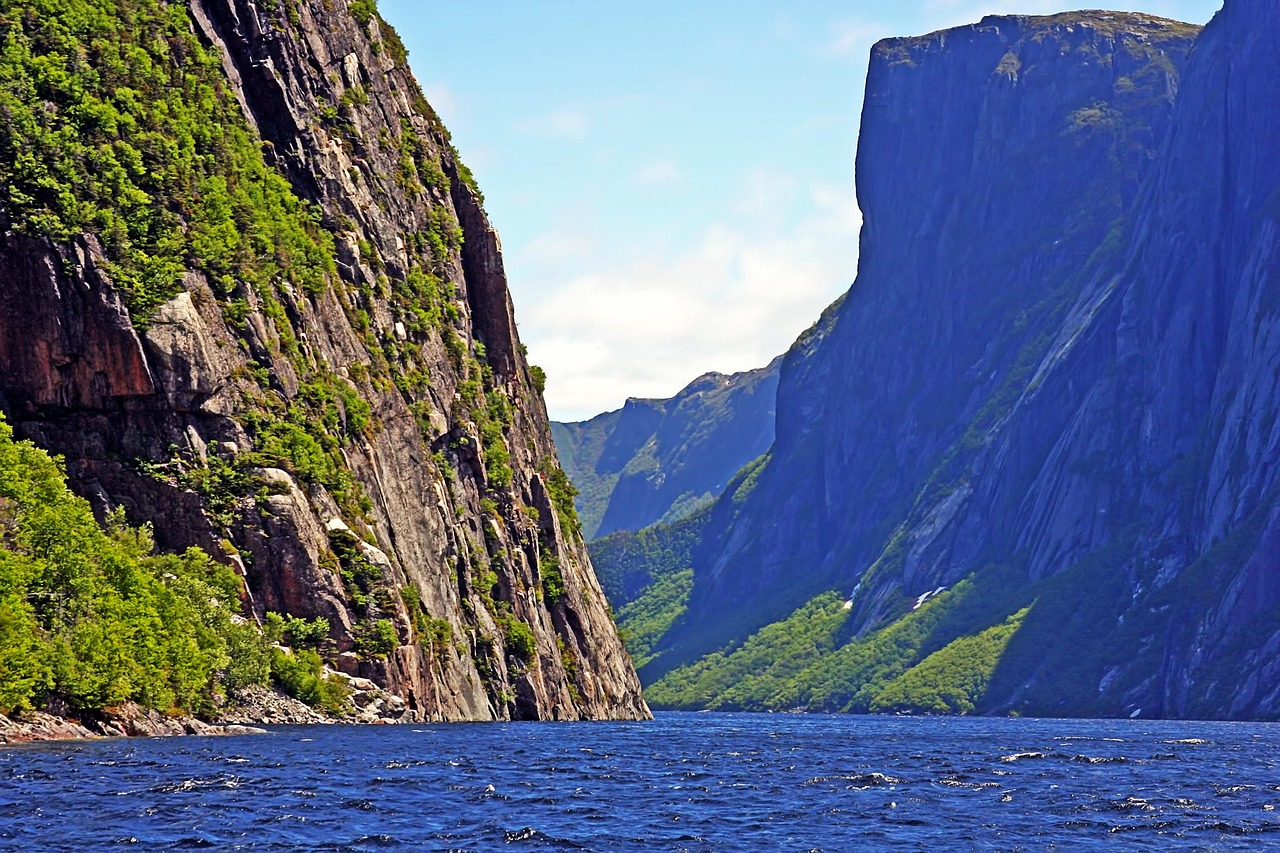Steep cliffs and blue waters in Gros Morne National Park