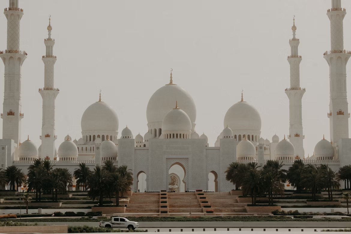 Sheikh Zayed Grand Mosque in Abu Dhabi under clear sky