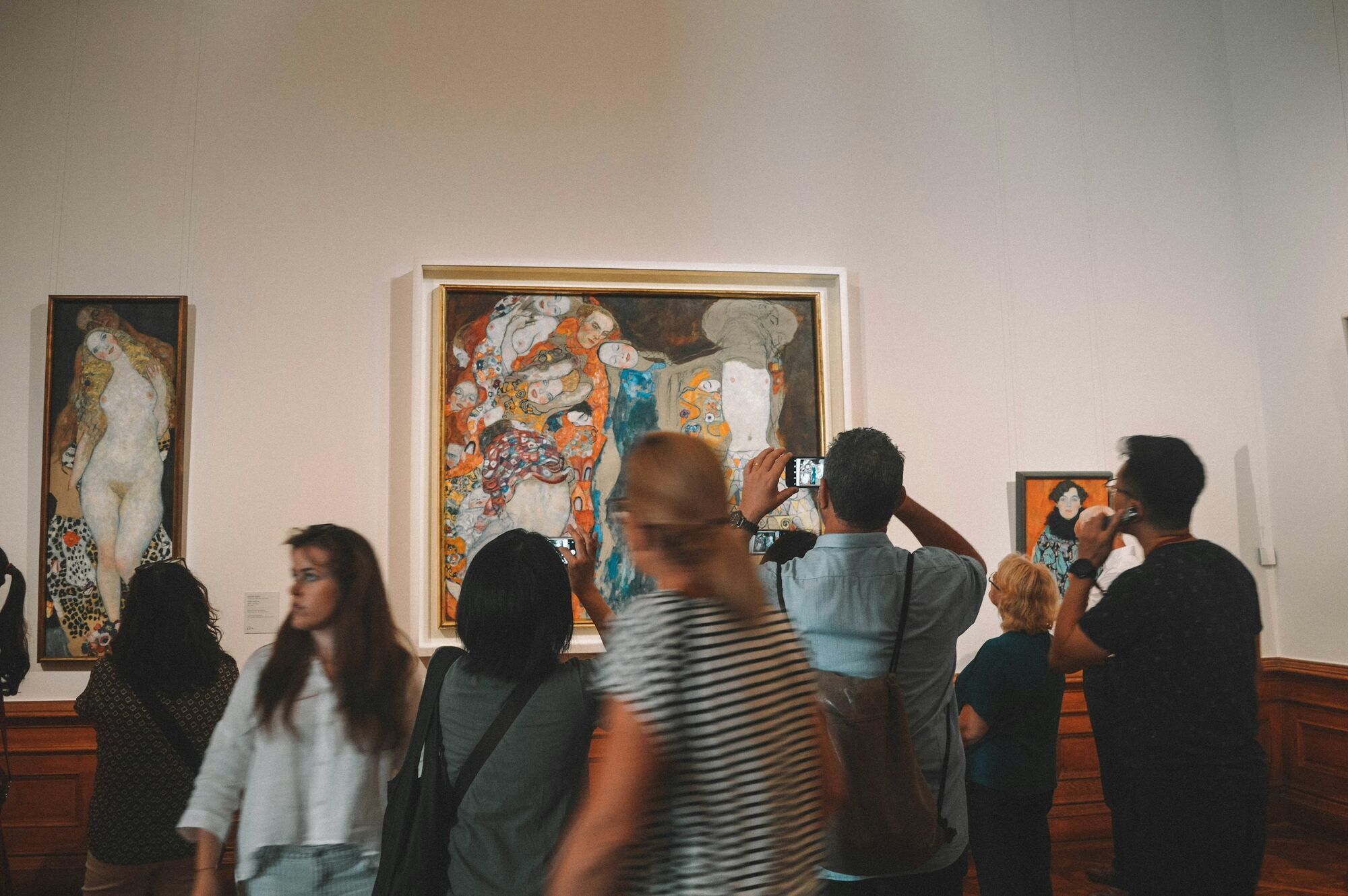 Tourists exploring abstract art at a Vienna gallery