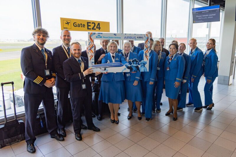 KLM pilots and cabin crew celebrating the Airbus A350's first commercial flight