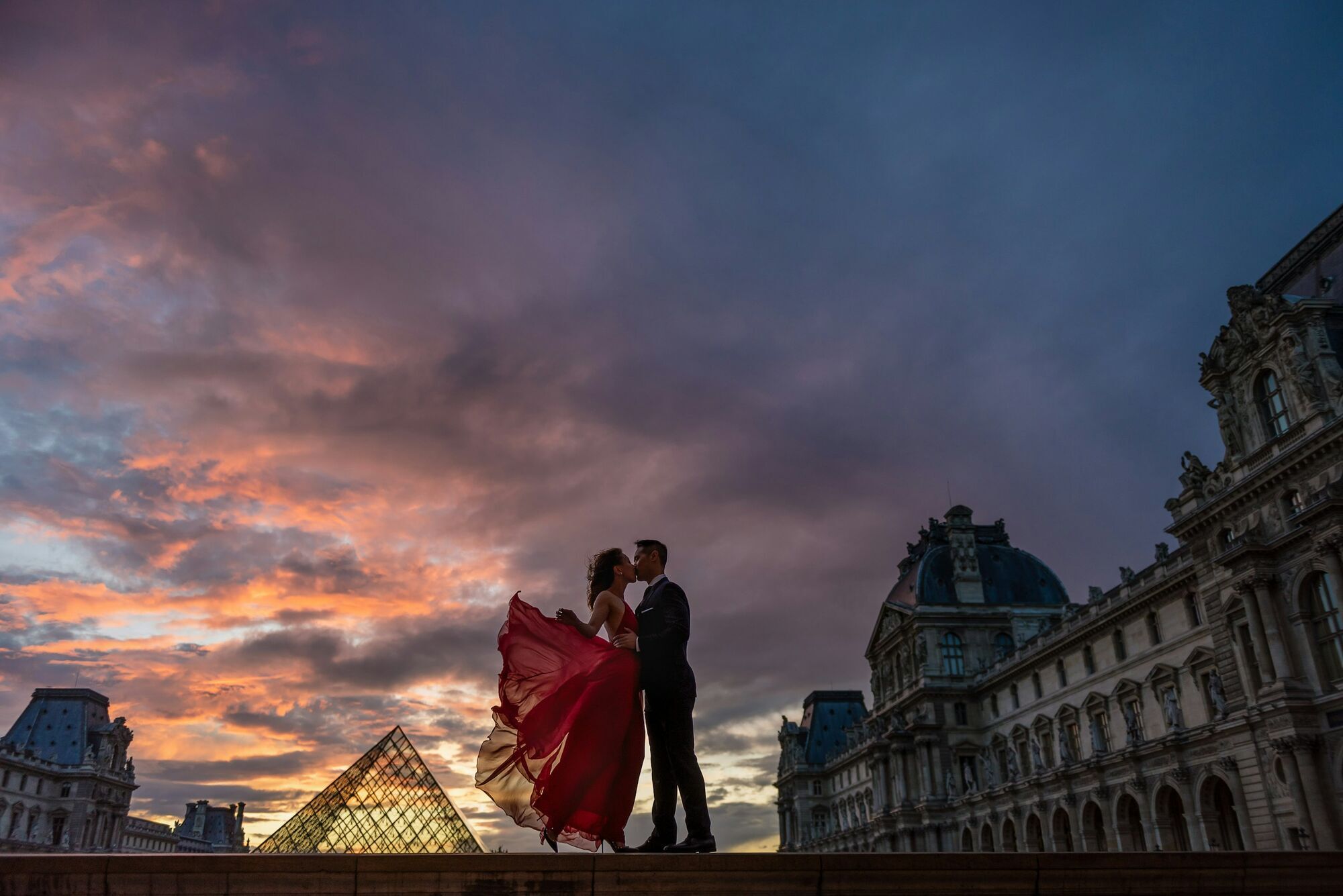 Couple travelling together in Paris