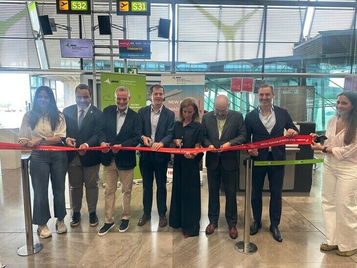 Iberia ribbon-cutting event for Toronto route