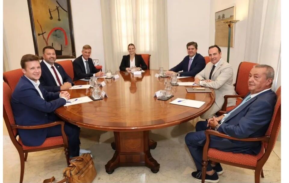 Eurowings and Balearic officials meeting in Palma