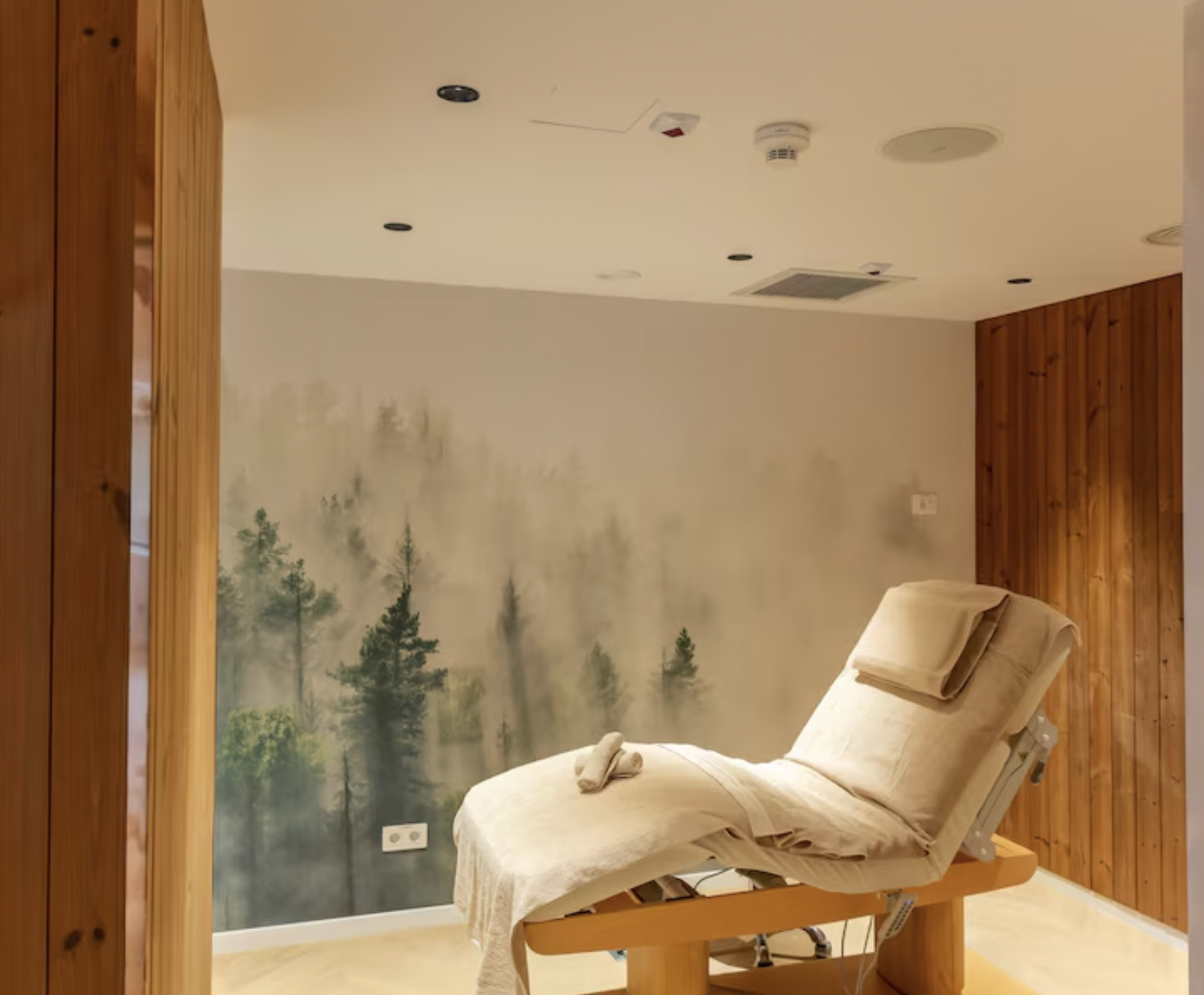 Spa treatment room at Radisson Blu Sinaia