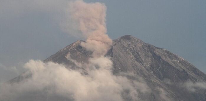 The eruption of the Semeru volcano
