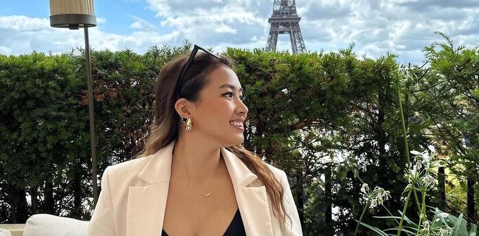 Blogger paid £25 for a lunch with a stunning view of the Eiffel Tower