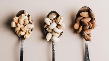 A family with elderly people and children was disembarked from the plane because one of them was allergic to nuts