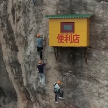 What the "most inconvenient store" in China, hanging off a cliff, looks like