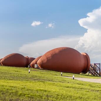 A unique hotel has opened in Georgia, where the houses are made in the form of earthenware for wine. Photo.