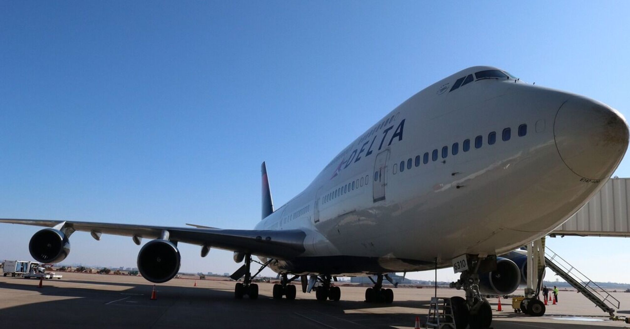 Grammy nominee was almost kicked off the plane because of loud singing: Fans lashed out at the flight attendant