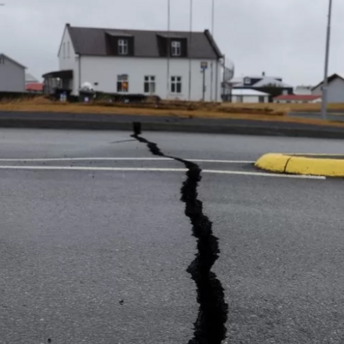 Consequences of the fault in Grindavik