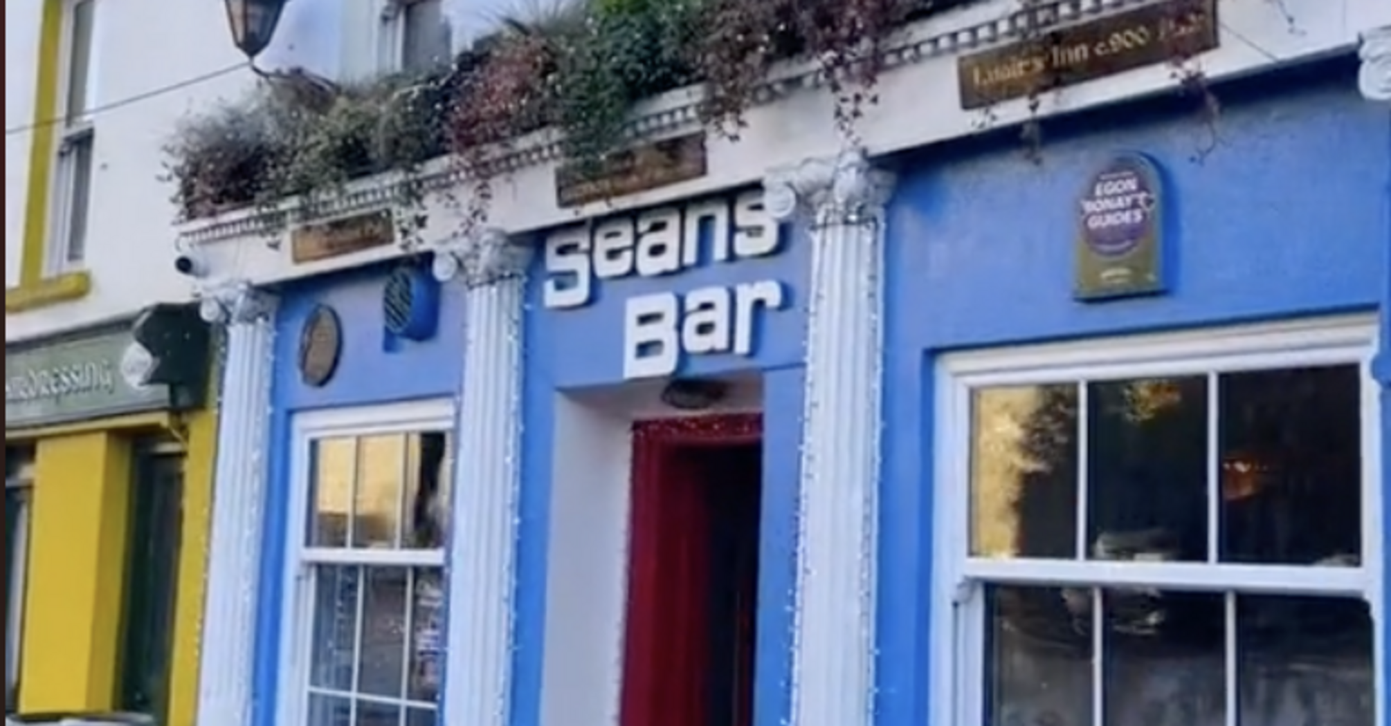 What the oldest pub in Ireland, which is more than 1,100 years old, looks like
