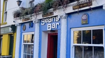 What the oldest pub in Ireland, which is more than 1,100 years old, looks like