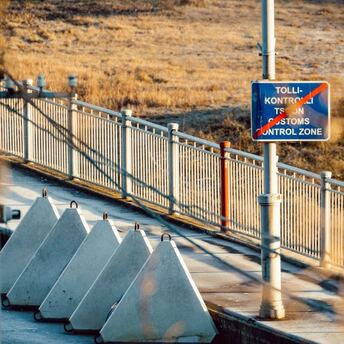 Concrete pyramids on the border with Russia
