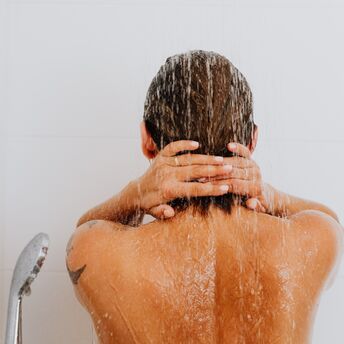 Why you shouldn't take a hot shower after a flight and why you shouldn't bathe before a trip: when and how to cleanse your skin