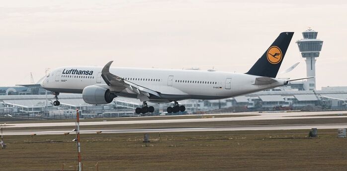 Lufthansa plane made an unexpected landing due to a couple's quarrel on the board