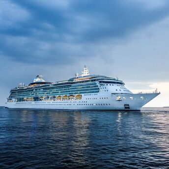 Life in travel: a man bought an apartment on a cruise ship