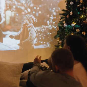 $2,500 for 25 movies: The perfect job for movie lovers and Christmas fans appeared in the US