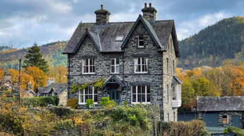 The ideal place for Christmas: a tiny British village invites you to a fairy tale