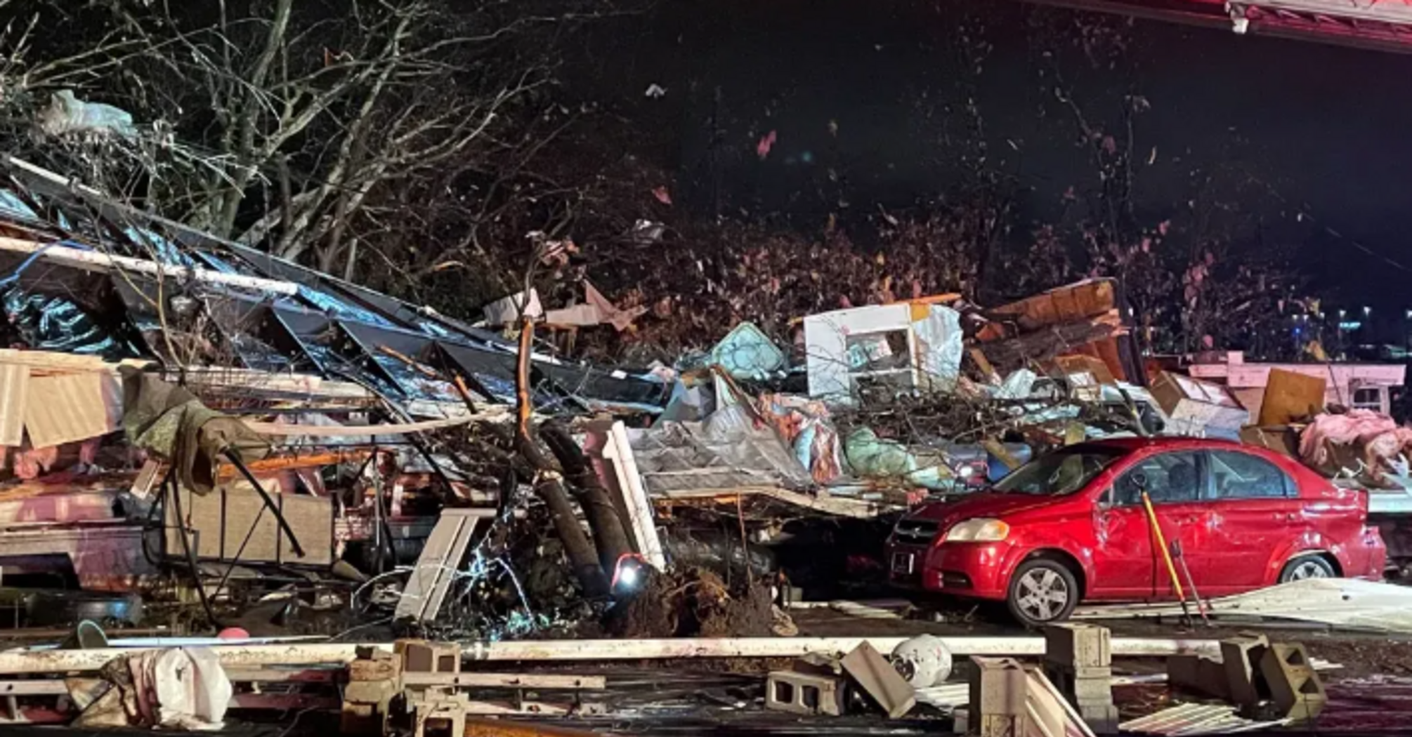 A powerful tornado in the United States demolished houses and overturned cars