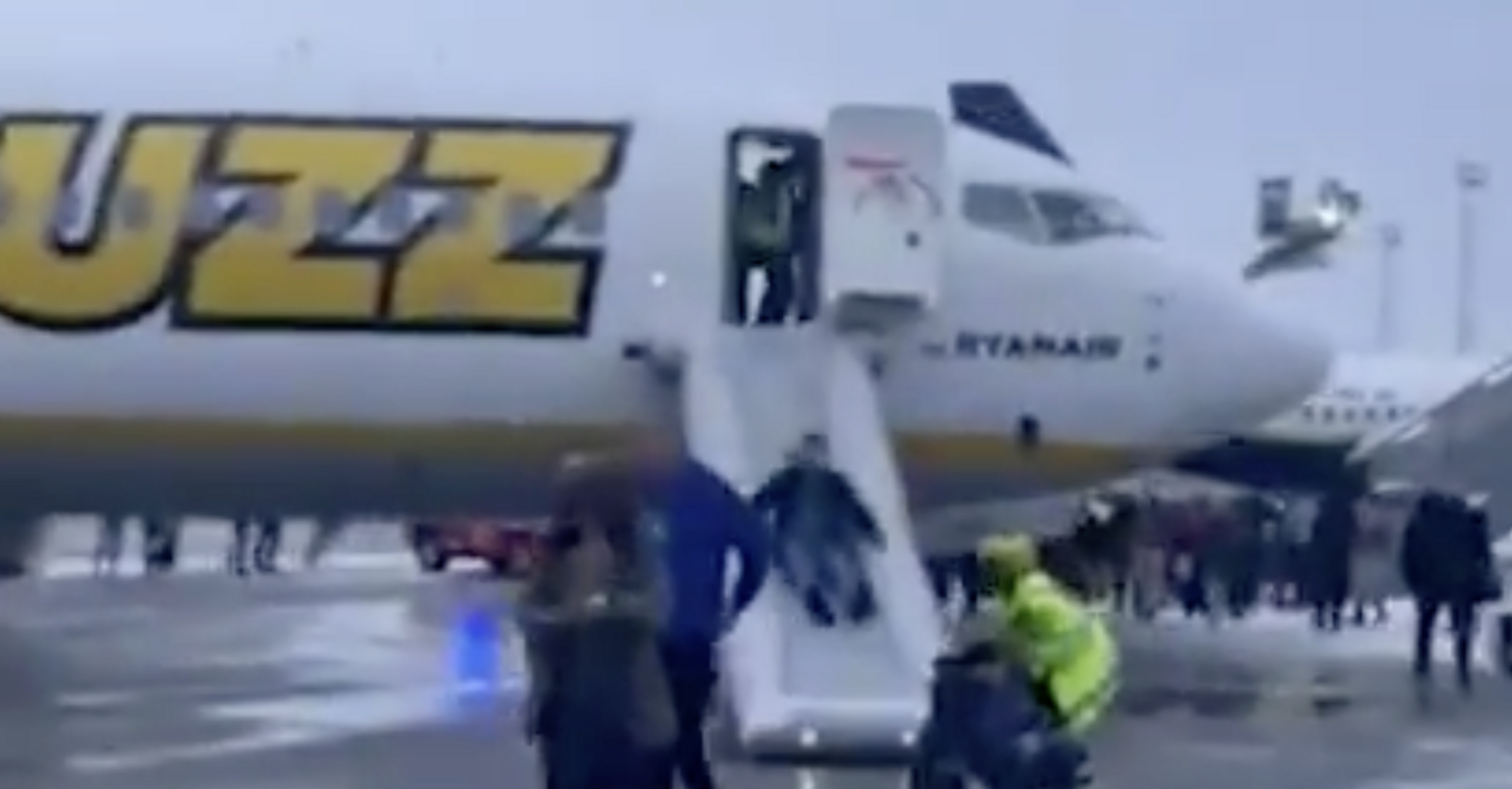 Ryanair Buzz passengers were evacuated due to smoke in the cabin. Video