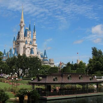 Hotels near Disneyland with free shuttle: top 16 atmospheric places