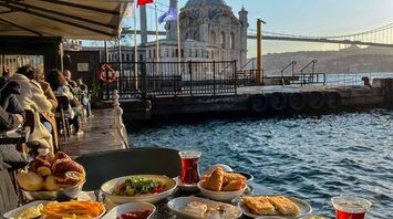 Turkish government obliges restaurant owners to indicate prices on the front door