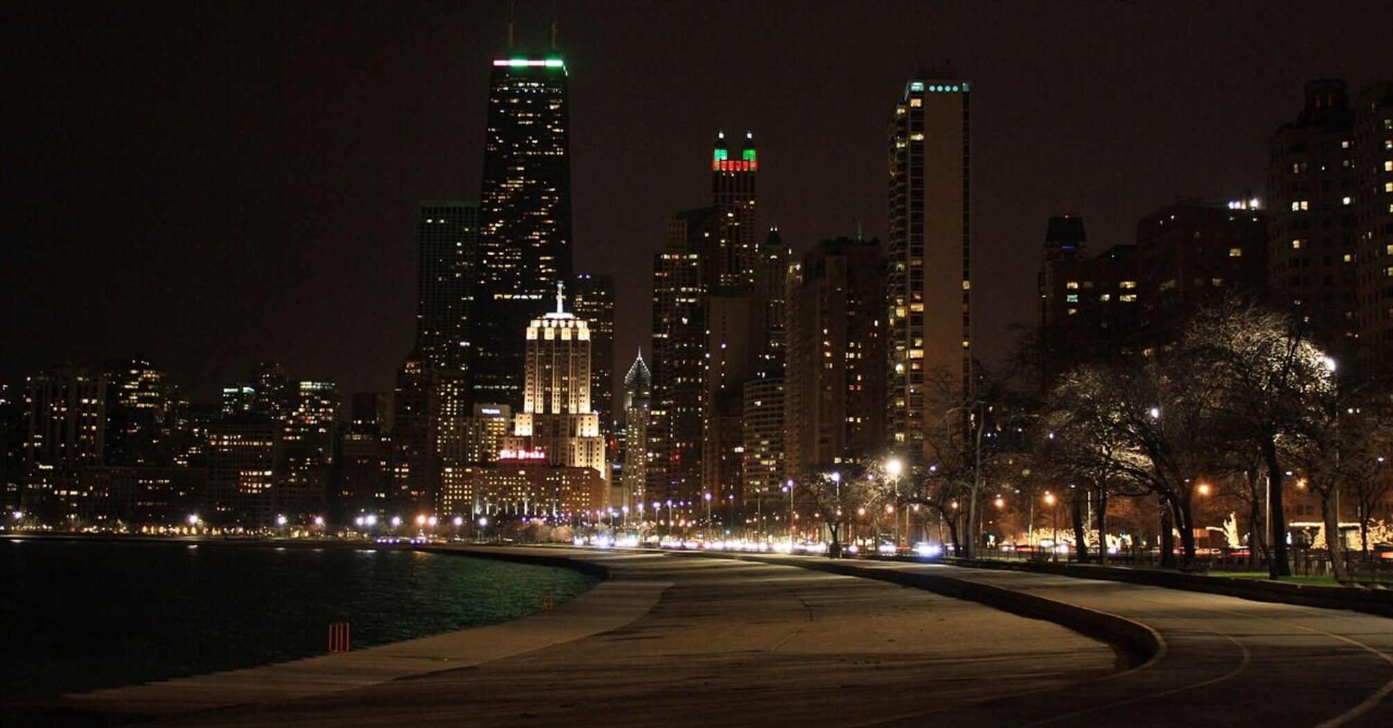 Chicago hotels for a romantic trip with your loved one: top 14 places