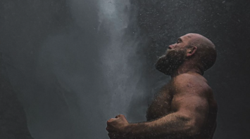 Norwegian breaks world record by jumping into water from a 40.5 meter high cliff