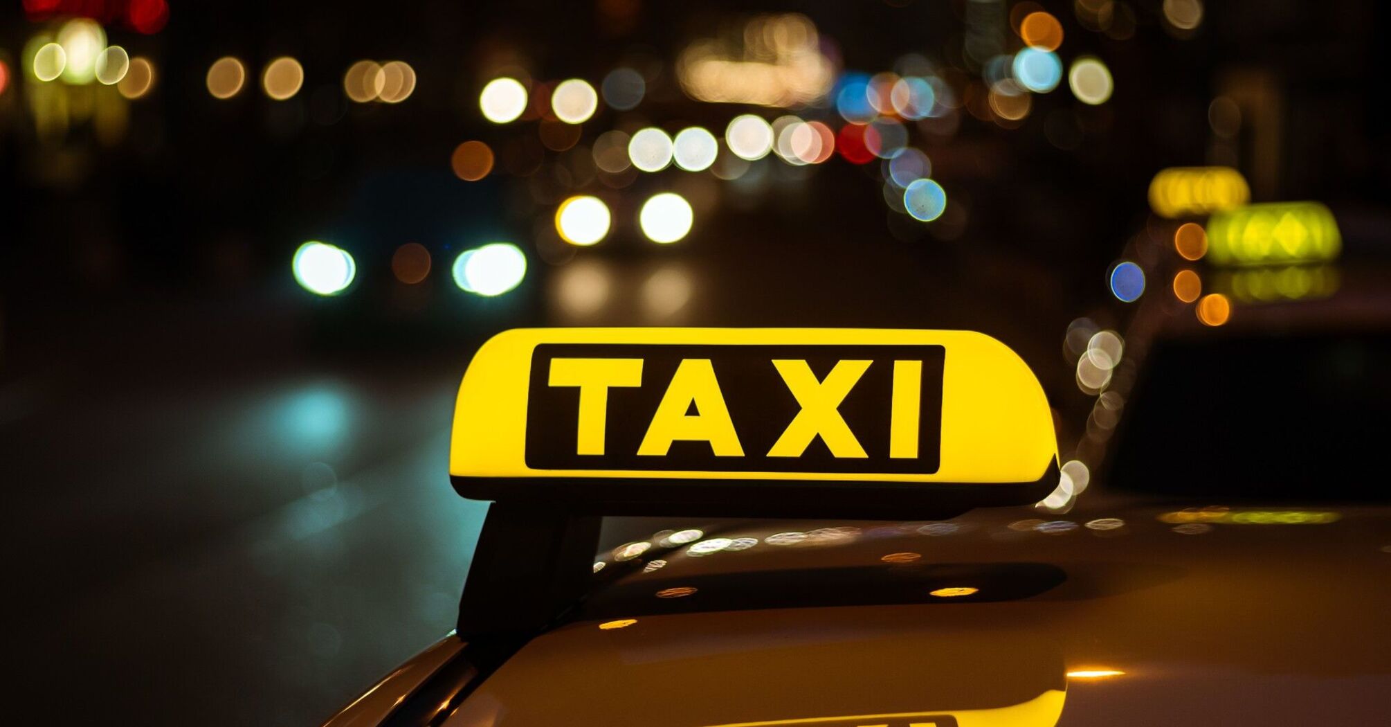 On the occasion of Union Day in Abu Dhabi, the iconic yellow-and-white taxis from the 80s will make a comeback