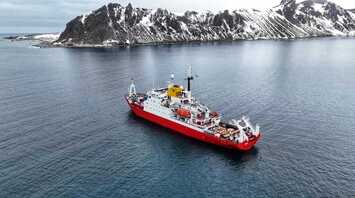 Ukrainian polar explorers showed a photo of a huge iceberg in Antarctica