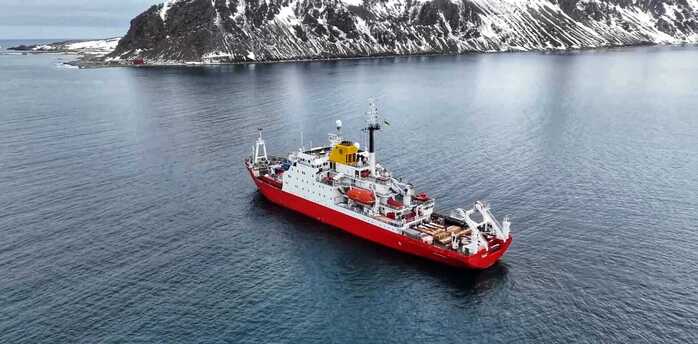 Ukrainian polar explorers showed a photo of a huge iceberg in Antarctica