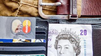 Buying Euros in the UK: the best places and offers
