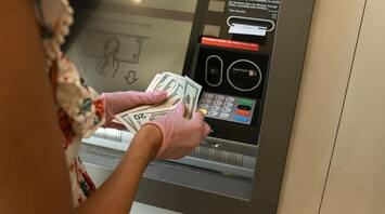 Withdrawing cash from a credit card: pros and cons