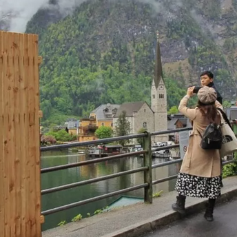 "Iron Curtain" vs. selfies: how a wooden shield became a problem for a paradise in Austria