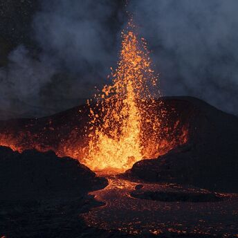 Exploded with a fountain: Kilauea volcano woke up in Hawaii