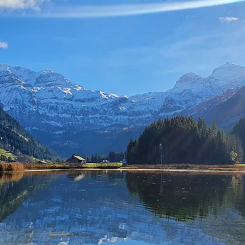 The best accommodation for IT workers: the Swiss village of Lenk offers a peaceful place with mountain views