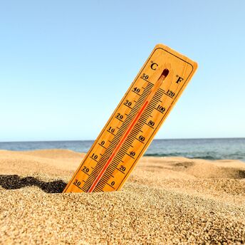 Tourists flee from European resorts due to abnormal heat: forecasters' predictions