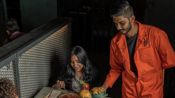 A prison-style restaurant has been opened in Kuwait: it has chains and cells. Photo