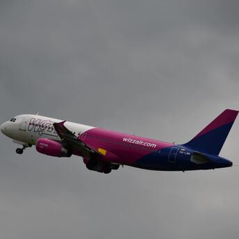 36-hour delay and a hotel with cockroaches: passengers complain about Wizz Air
