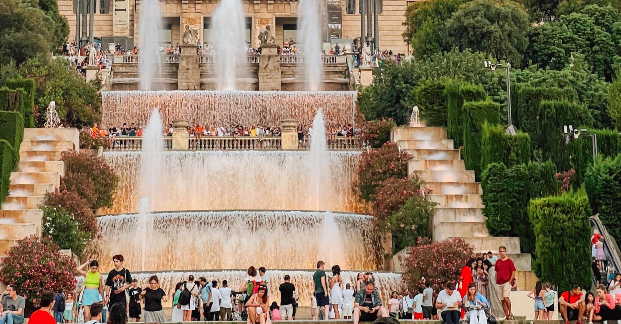 Famous Spanish resort disappoints visitors due to crowds of tourists