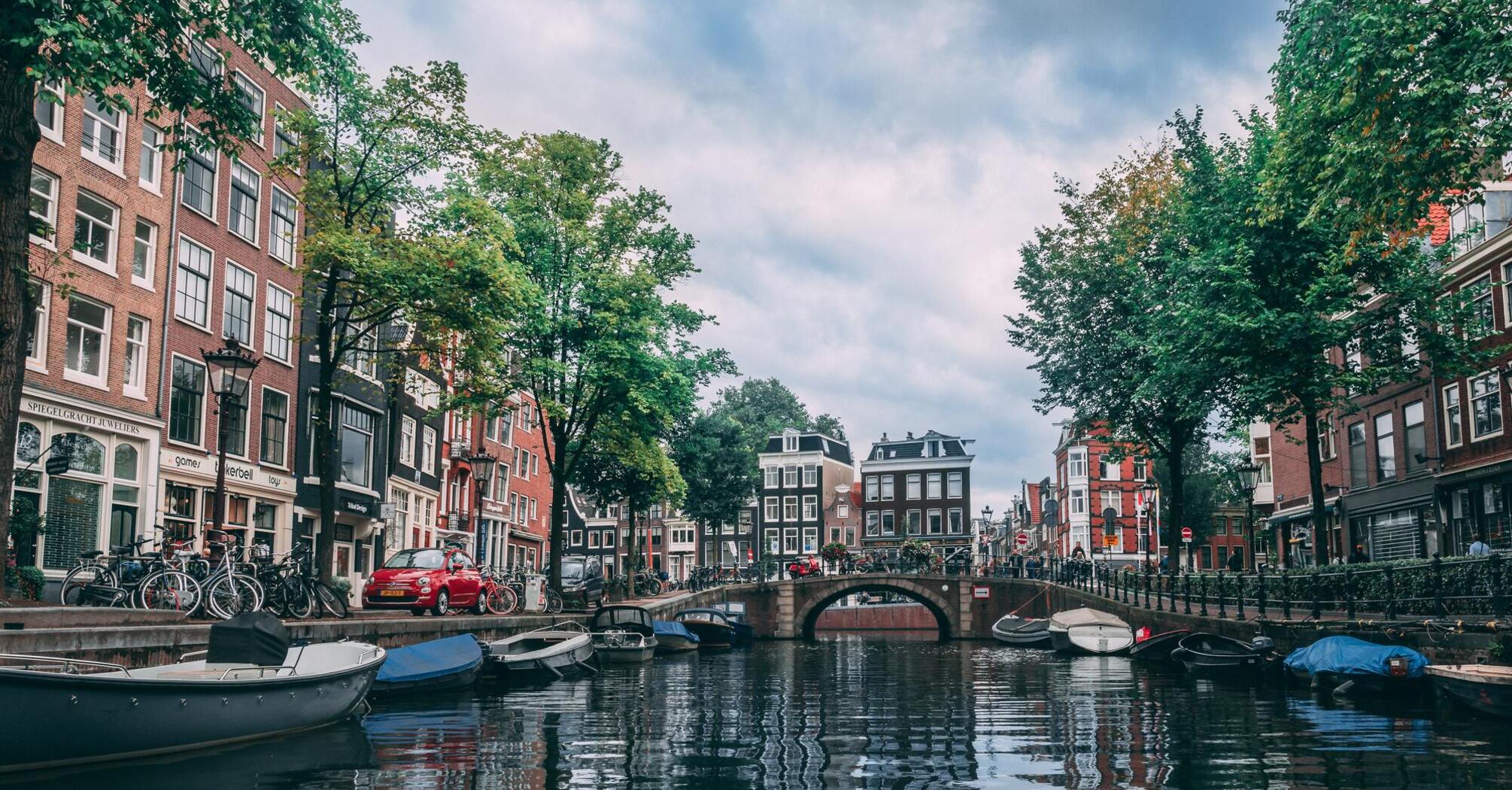 Top things to do in Amsterdam: all secrets of bright leisure