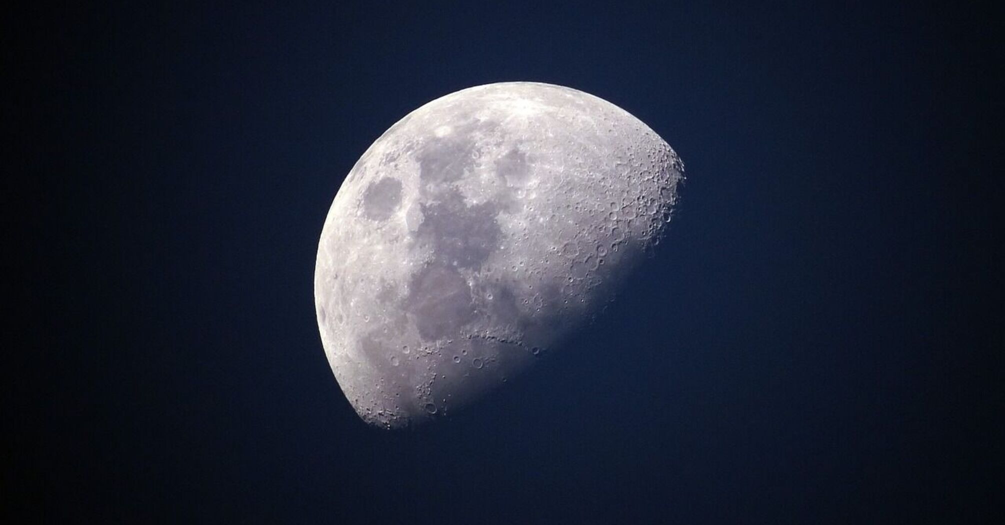 Why world space agencies are fighting for the right to land on the south of the Moon