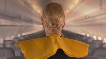 5-star hotels and free travel, but exhausting work: the advantages and disadvantages of being a flight attendant
